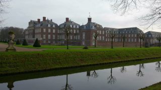 Link to Video | Nordkirchen, Schloss, ditch, tourist attraction, architectural structure