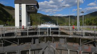 Link to Video | lock, cargo ship, Rhineland-Palatinate, cargo shipping, Saar, maritime transport, Germany, Staustufe Serrig, water transport, river, Serrig