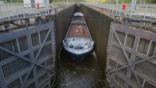 Link to Video | lock, cargo ship, Rhineland-Palatinate, cargo shipping, Saar, maritime transport, Germany, Staustufe Serrig, water transport, river, Serrig