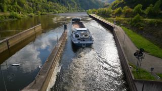 Link to Video | lock, cargo ship, Rhineland-Palatinate, cargo shipping, Saar, maritime transport, Germany, Staustufe Serrig, water transport, river, Serrig