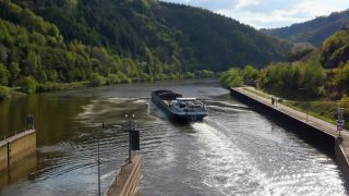 Link to Video | lock, cargo ship, Rhineland-Palatinate, cargo shipping, Saar, maritime transport, Germany, Staustufe Serrig, water transport, river, Serrig