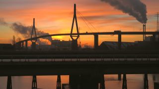 Link to Video | Hamburg, dawn, bridge, city-state, big city, million city, Verkehr, logistics, Germany, port settlement, Köhlbrand Bridge, Silhouette, red sky at morning, Köhlbrand, transport, morning, human-made geographic feature, architectural structure