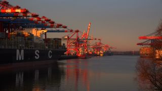 Link to Video | Hamburg, city-state, big city, maritime transport, Elbe, container ship, logistics, port settlement, industry, water transport, mode of transport, sea shipping, port, container terminal, portainer, crate, lake transport, Hanseatic city, transport