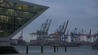 Link to Video | Hamburg, big city, million city, Elbe, Germany, metropolis, port settlement, Port of Hamburg, river, Hanseatic city