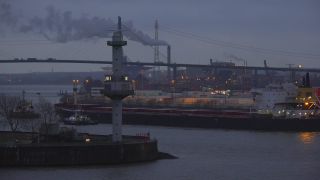 Link to Video | Hamburg, big city, million city, Elbe, Germany, metropolis, port settlement, Port of Hamburg, river, Hanseatic city