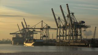 Link to Video | Hamburg, waterway, winter, city-state, big city, maritime transport, million city, Elbe, Germany, port settlement, ice, ice floe, river, port