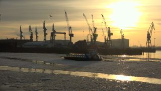 Link to Video | Hamburg, waterway, winter, city-state, big city, maritime transport, million city, Elbe, Germany, port settlement, ice, ice floe, river, port