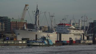 Link to Video | Hamburg, winter, maritime transport, million city, Elbe, Germany, metropolis, port settlement, ice, ice floe, river, port, Hanseatic city