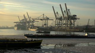 Link to Video | Hamburg, waterway, winter, city-state, big city, maritime transport, million city, Elbe, Germany, port settlement, ice, ice floe, river, port