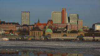 Link to Video | Hamburg, winter, maritime transport, million city, Elbe, Germany, metropolis, port settlement, ice, ice floe, river, port, Hanseatic city