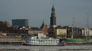 Link to Video | Hamburg, winter, maritime transport, million city, Elbe, Germany, metropolis, port settlement, ice, ice floe, river, port, Hanseatic city