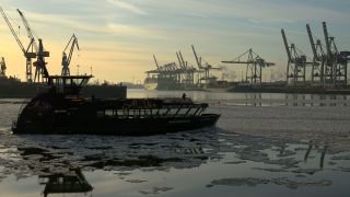 Link to Video | Hamburg, waterway, winter, city-state, big city, maritime transport, million city, Elbe, Germany, port settlement, ice, ice floe, river, port