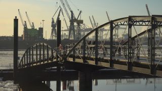 Link to Video | Hamburg, waterway, winter, city-state, big city, maritime transport, million city, Elbe, Germany, port settlement, ice, ice floe, river, port