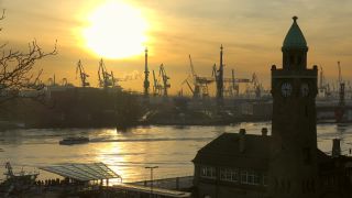 Link to Video | Hamburg, big city, million city, Elbe, river, port