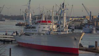 Link to Video | Hamburg, winter, big city, million city, Elbe, Germany, port settlement, river, Hanseatic city