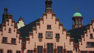 Link to Video | financial centre, Hesse, big city, Frankfurt am Main, Germany, Römerberg, Römer