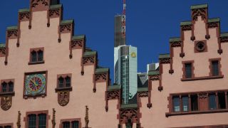 Link to Video | financial centre, Hesse, big city, Frankfurt am Main, Germany, Römerberg, Römer
