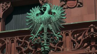 Link to Video | financial centre, Hesse, big city, Frankfurt am Main, Germany, Römerberg, Römer