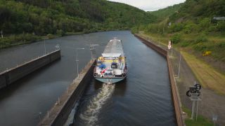 Link to Video | cargo ship, Rhineland-Palatinate, waterway, cargo shipping, Saar, logistics, Germany, Staustufe Serrig, river, transport