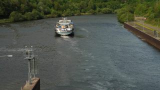 Link to Video | cargo ship, Rhineland-Palatinate, waterway, cargo shipping, Saar, logistics, Germany, Staustufe Serrig, river, transport