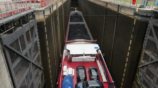 Link to Video | lock, cargo ship, cargo shipping, maritime transport, Germany, Staustufe Serrig, mode of transport, freight transport, river, inland navigation, transport