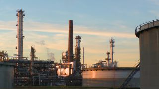 Link to Video | Hamburg, oil refinery, oil company, petrochemical company, industrial process, Germany, refinery, oil refining, industry, petroleum-gas industry, petrochemistry, oil production plant, industrial sector, factory, petroleum industry