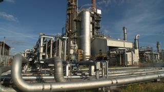 Link to Video | Hamburg, oil refinery, oil company, Germany, refinery, petrochemistry, oil production plant, industrial sector, factory, petroleum industry