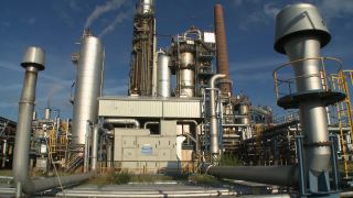 Link to Video | Hamburg, oil refinery, oil company, Germany, refinery, petrochemistry, oil production plant, industrial sector, factory, petroleum industry