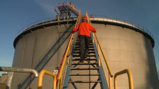 Link to Video | Hamburg, oil refinery, oil company, petrochemical company, Germany, refinery, industry, petroleum-gas industry, petrochemistry, oil production plant, industrial sector, factory, petroleum industry