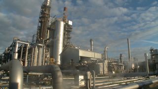 Link to Video | Hamburg, oil refinery, oil company, petrochemical company, industrial process, Germany, refinery, oil refining, industry, petroleum-gas industry, petrochemistry, oil production plant, industrial sector, factory, petroleum industry