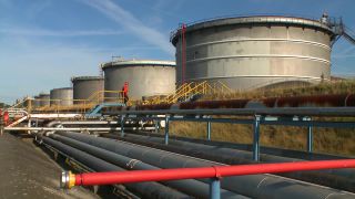 Link to Video | Hamburg, oil refinery, oil company, petrochemical company, Germany, refinery, industry, petroleum-gas industry, petrochemistry, oil production plant, industrial sector, factory, petroleum industry