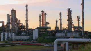 Link to Video | Hamburg, oil refinery, oil company, petrochemical company, industrial process, Germany, refinery, oil refining, industry, petroleum-gas industry, petrochemistry, oil production plant, industrial sector, factory, petroleum industry