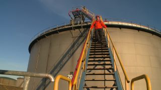 Link to Video | Hamburg, oil refinery, oil company, petrochemical company, industrial process, Germany, refinery, oil refining, industry, petroleum-gas industry, petrochemistry, oil production plant, industrial sector, factory, petroleum industry