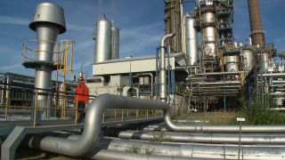 Link to Video | Hamburg, oil refinery, oil company, petrochemical company, industrial process, Germany, refinery, oil refining, industry, petroleum-gas industry, petrochemistry, oil production plant, industrial sector, factory, petroleum industry