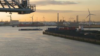 Link to Video | logistics, port settlement, mode of transport, Rotterdam, economic sector, port, Netherlands, transport, industrial sector