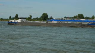 Link zum Video | Frachtschiff, Landschaft, Transport, Frachtschifffahrt, Landschaftselement, Xanten, Logistik, Deutschland, Fluss, Europa, natürliches Fließgewässer, Kreis Wesel