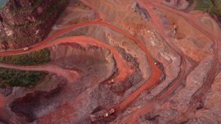 Link zum Video | Geologie, Vogelperspektive, Felsen, Schlucht, Steinbruch, Aufsicht, Luftaufnahme, 2021, Produktion