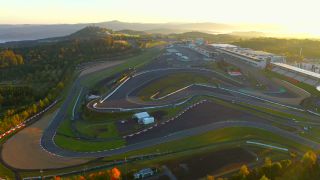 Link zum Video | Vogelperspektive, Nürburgring, Rennstrecke, Deutschland, Rennen, Motorsport-Rennstrecke, Autorennen, Europa, Luftaufnahme, Verbandsgemeinde Adenau, Sehenswürdigkeit, Point of Interest