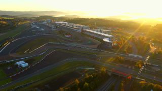 Link zum Video | Vogelperspektive, Nürburgring, Rennstrecke, Deutschland, Rennen, Motorsport-Rennstrecke, Autorennen, Europa, Luftaufnahme, Verbandsgemeinde Adenau, Sehenswürdigkeit, Point of Interest