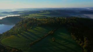 Link zum Video | Landschaft, Vogelperspektive, Eifel, Maar, Dauner Maare, Nebel, Luftaufnahme, Vulkaneifel