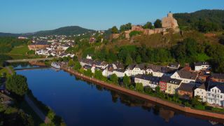 Link zum Video | Vogelperspektive, Rheinland-Pfalz, Saar, Deutschland, Saarburg, Fluss, Europa, Luftaufnahme, Saarburg, Altstadt, Altstadt