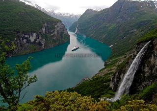 Link to Photo | West Norwegian Fjords – Geirangerfjord and Nærøyfjord, ship, North Sea, cruise, Geirangerfjord, Norway, passenger ship, Scandinavia, Northern Europe, Northern Hemisphere, fjord, Europe, tourist attraction, point of interest