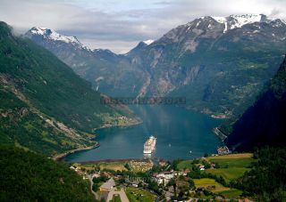 Link to Photo | West Norwegian Fjords – Geirangerfjord and Nærøyfjord, ship, North Sea, cruise, Geirangerfjord, Norway, passenger ship, Scandinavia, Northern Europe, Northern Hemisphere, fjord, Europe, tourist attraction, point of interest