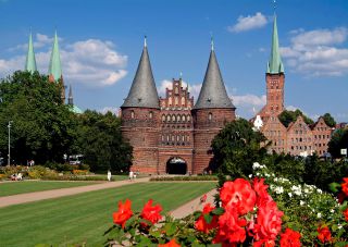 Link to Photo | Schleswig-Holstein, big city, Germany, landmark, Lübeck, Holstentor, city gate