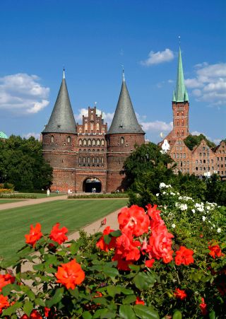 Link to Photo | Schleswig-Holstein, big city, Germany, landmark, Lübeck, Holstentor, city gate