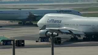 Link to Video | means of transport, Hesse, airport, Frankfurt am Main, Germany, airplane, environment, traffic, maneuvering area, aerodrome, Fraport, Jet, transport, environmental protection