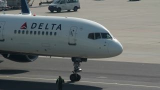 Link to Video | means of transport, Hesse, airport, Frankfurt am Main, Germany, airplane, environment, traffic, maneuvering area, aerodrome, Fraport, Jet, transport, environmental protection