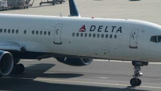 Link to Video | means of transport, Hesse, airport, Frankfurt am Main, Germany, airplane, environment, traffic, maneuvering area, aerodrome, Fraport, Jet, transport, environmental protection