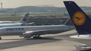 Link to Video | means of transport, Hesse, airport, Frankfurt am Main, Germany, airplane, environment, traffic, maneuvering area, aerodrome, Fraport, Jet, transport, environmental protection