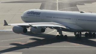 Link to Video | means of transport, Hesse, airport, Frankfurt am Main, Germany, airplane, environment, traffic, maneuvering area, aerodrome, Fraport, Jet, transport, environmental protection